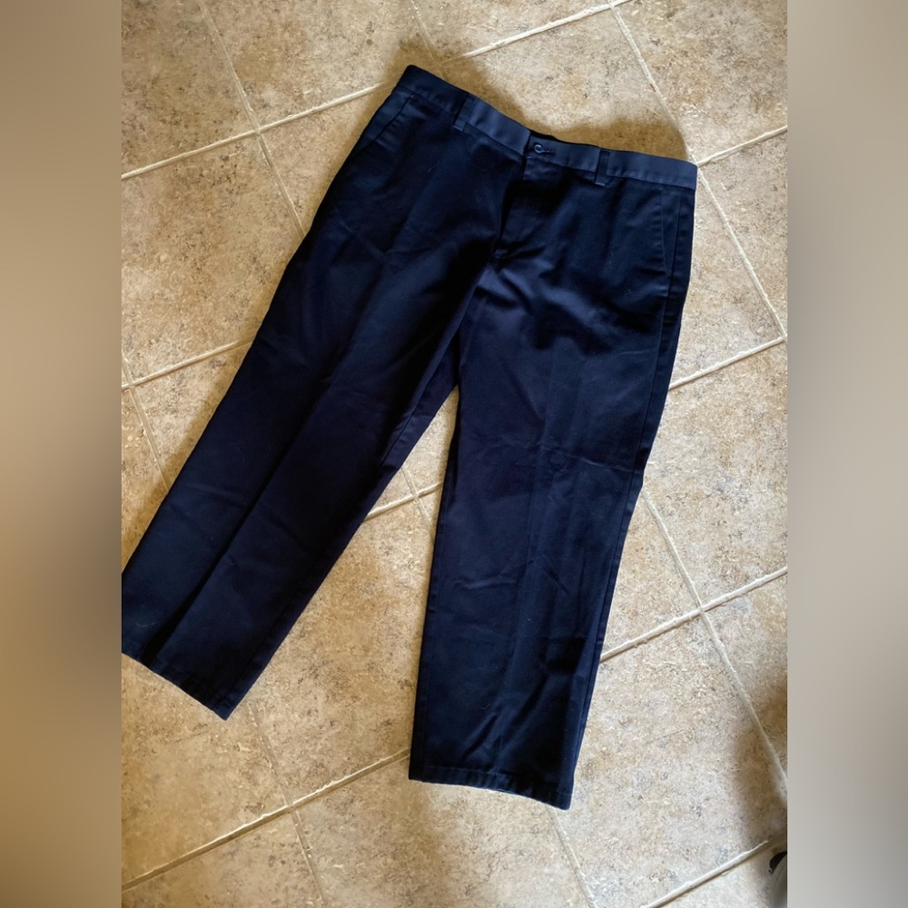 Dockers - Mens Classic Fit navy khaki pants w/flat front, Size: 38”W/27”L